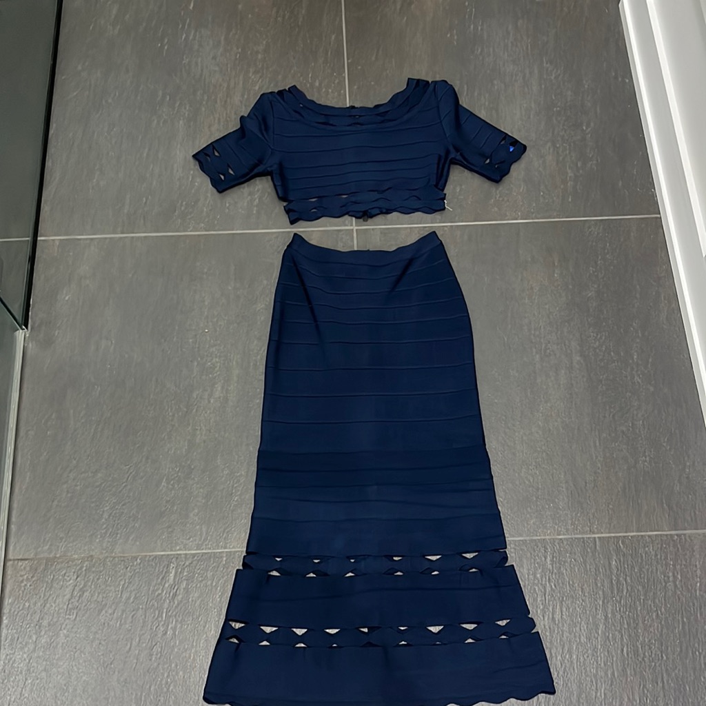 Never Worn, 2 Piece Body Con Navy Blue Cropped Shirt With Midi Skirt.